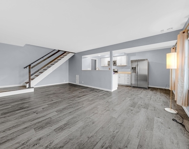 120 Inverrary Lane - Photo Thumbnail 3