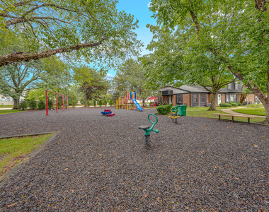 120 Inverrary Lane - Photo Thumbnail 15