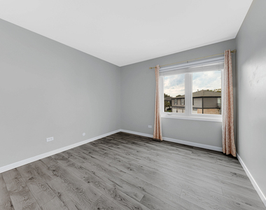 120 Inverrary Lane - Photo Thumbnail 10