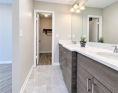 3285 Rollingbrook Way - Photo Thumbnail 6
