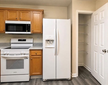 230 Hiram Terrace - Photo Thumbnail 4