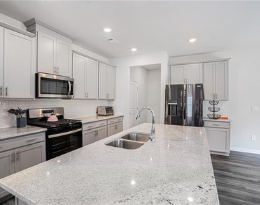 279 Persian Ivy Way - Photo Thumbnail 10