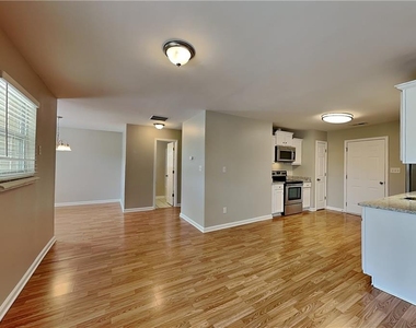 121 Heritage Way - Photo Thumbnail 5