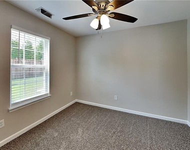 121 Heritage Way - Photo Thumbnail 12