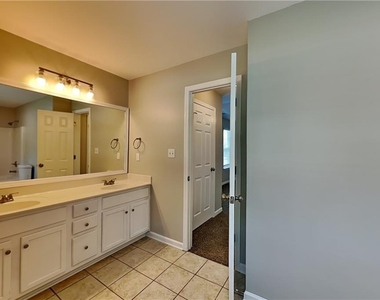 121 Heritage Way - Photo Thumbnail 10