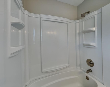 121 Heritage Way - Photo Thumbnail 15