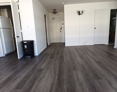 5757 N Sheridan Road - Photo Thumbnail 2