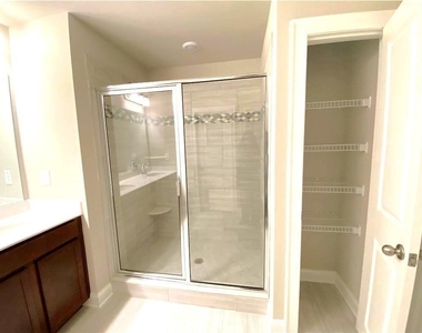912 Sweetwater Grove - Photo Thumbnail 16