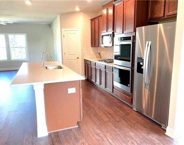912 Sweetwater Grove - Photo Thumbnail 8