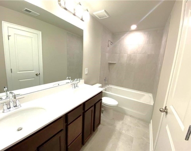 912 Sweetwater Grove - Photo Thumbnail 14