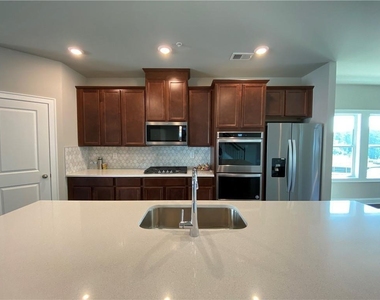 912 Sweetwater Grove - Photo Thumbnail 7