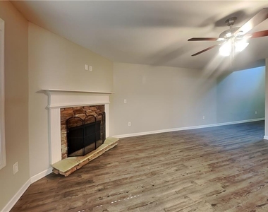 517 Arrowhead Drive - Photo Thumbnail 2