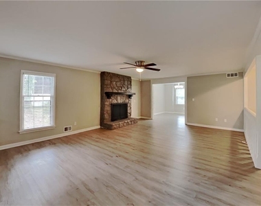 255 Saint Patrick Drive Sw - Photo Thumbnail 3