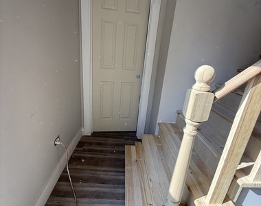 16901 Crane Avenue - Photo Thumbnail 10
