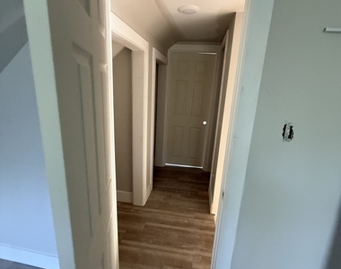 16901 Crane Avenue - Photo Thumbnail 9