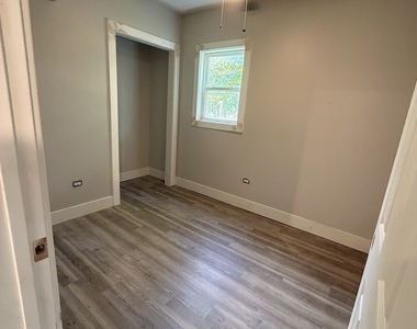 16901 Crane Avenue - Photo Thumbnail 19