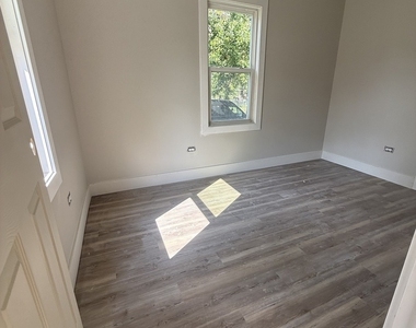 16901 Crane Avenue - Photo Thumbnail 21