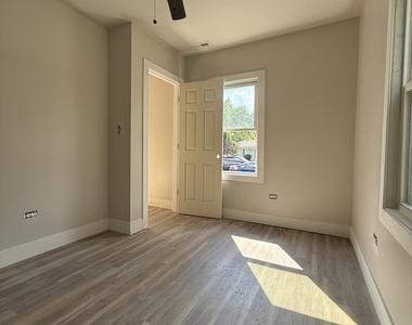 16901 Crane Avenue - Photo Thumbnail 18