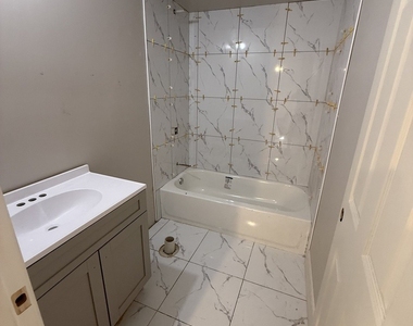 16901 Crane Avenue - Photo Thumbnail 16