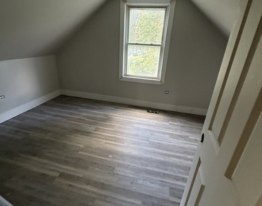 16901 Crane Avenue - Photo Thumbnail 12