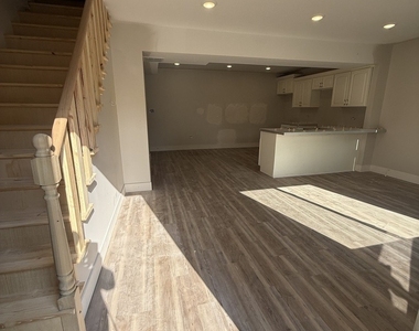 16901 Crane Avenue - Photo Thumbnail 7