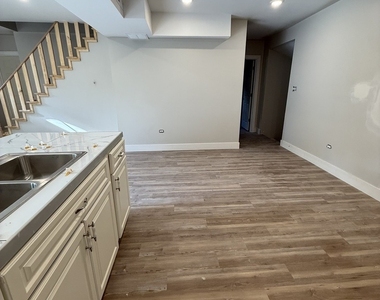16901 Crane Avenue - Photo Thumbnail 2