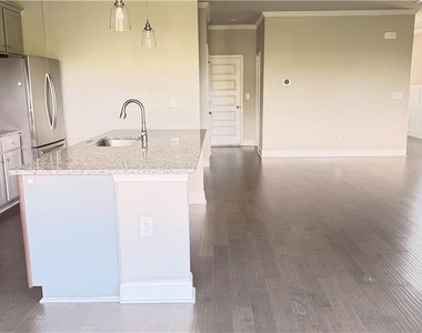 2005 Manor Pointe Drive - Photo Thumbnail 2