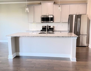 2005 Manor Pointe Drive - Photo Thumbnail 1