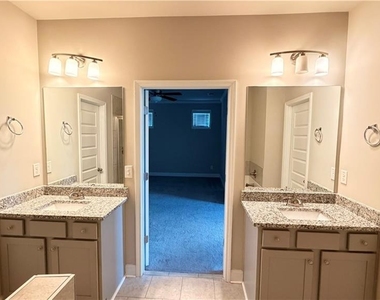 2005 Manor Pointe Drive - Photo Thumbnail 10