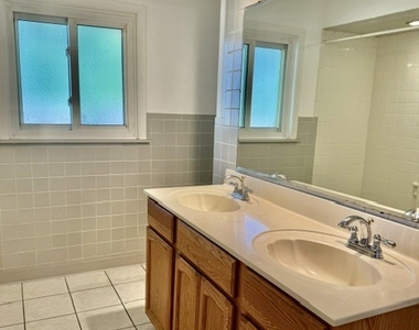 531 Pinecrest Lane - Photo Thumbnail 9