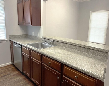 994 Sims Street - Photo Thumbnail 7
