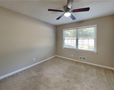 327 Pine Trail - Photo Thumbnail 11