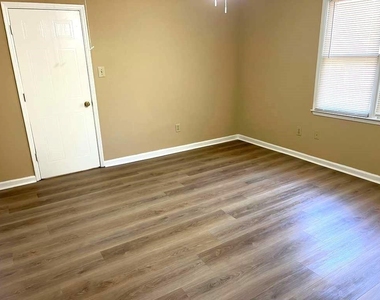 7941 Creekstone Way - Photo Thumbnail 14