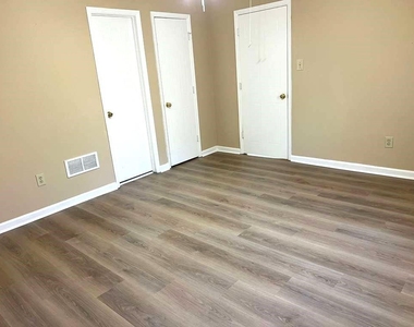 7941 Creekstone Way - Photo Thumbnail 8