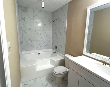 7941 Creekstone Way - Photo Thumbnail 10