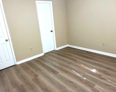 7941 Creekstone Way - Photo Thumbnail 9