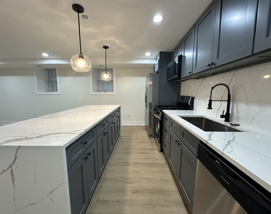 4338 N Clarendon Avenue - Photo Thumbnail 6