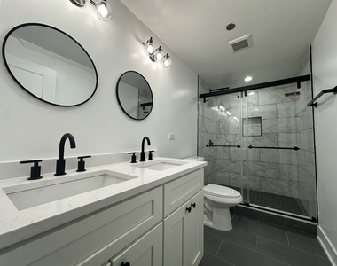 4338 N Clarendon Avenue - Photo Thumbnail 11