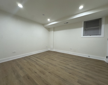 4338 N Clarendon Avenue - Photo Thumbnail 13