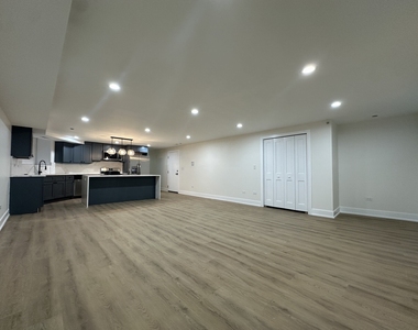 4338 N Clarendon Avenue - Photo Thumbnail 7