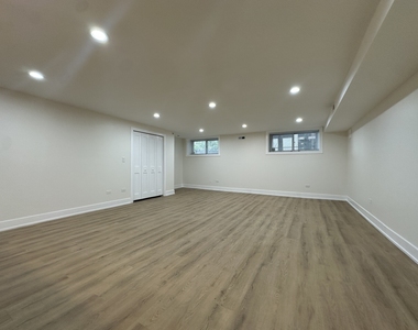 4338 N Clarendon Avenue - Photo Thumbnail 10