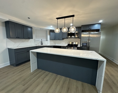 4338 N Clarendon Avenue - Photo Thumbnail 9
