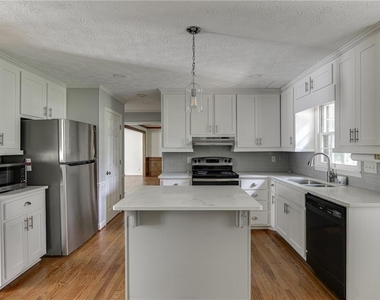 766 Chesterfield Drive - Photo Thumbnail 15