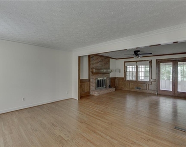 766 Chesterfield Drive - Photo Thumbnail 5