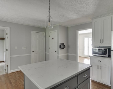 766 Chesterfield Drive - Photo Thumbnail 18