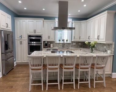 924 N Richmond Street - Photo Thumbnail 3