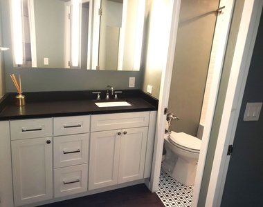 300 N State Street - Photo Thumbnail 7