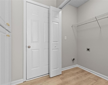 1587 Brush Creek Dr - Photo Thumbnail 15