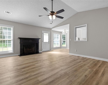 1587 Brush Creek Dr - Photo Thumbnail 3