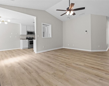 1587 Brush Creek Dr - Photo Thumbnail 4